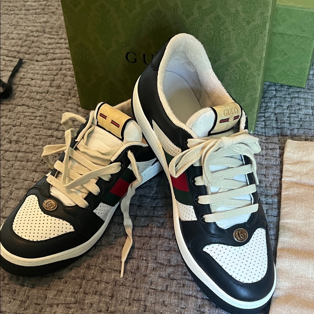 Gucci Men's Black, White, and Red Sneakers